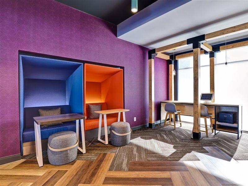 Tru By Hilton Edmonton Windermere מראה חיצוני תמונה