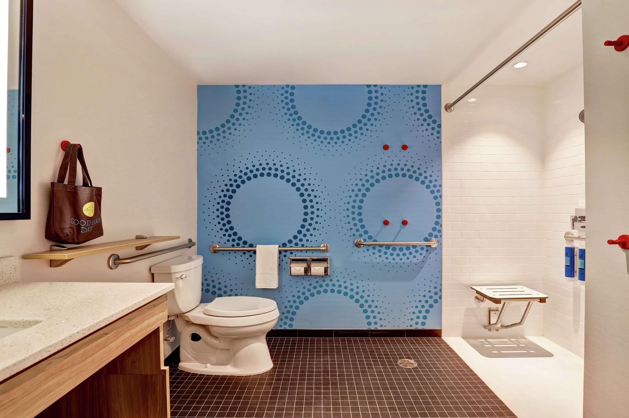 Tru By Hilton Edmonton Windermere מראה חיצוני תמונה
