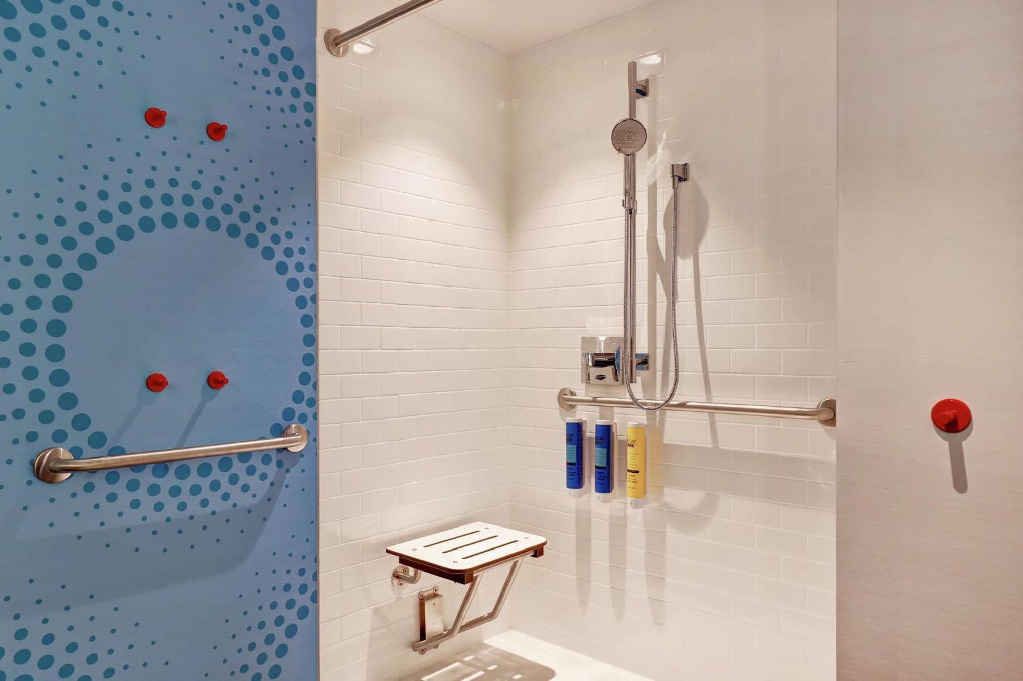 Tru By Hilton Edmonton Windermere מראה חיצוני תמונה